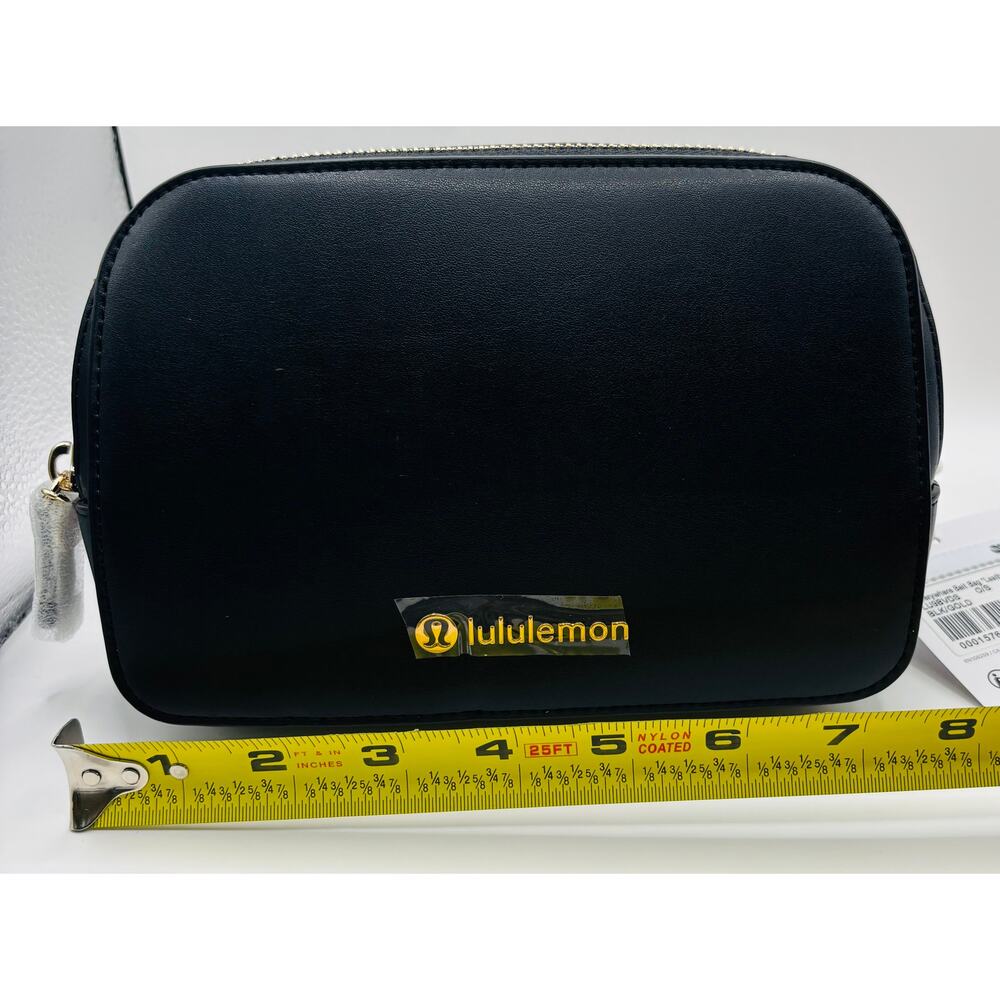 Lululemon Everywhere Belt Bag 1L, Black and Gold, NWT - Picture 2 of 4